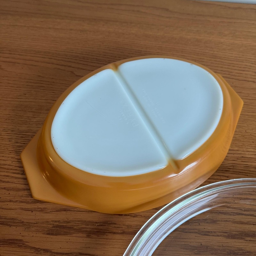 Pyrex 063 1 qt Divided Casserole Dish Orange with lid - Picture 2 of 13